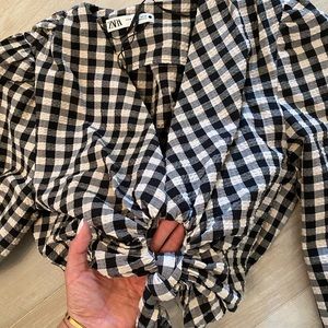 Black and white Zara crop top